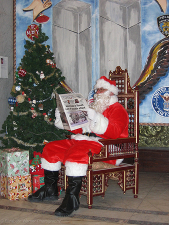 Santa Claus catches up on latest news, Green Zone 2004